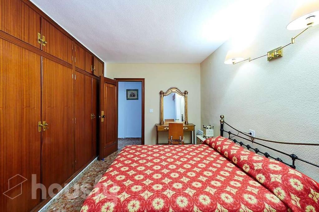 Lovely Bedroom In A Shared Apartment In The Center Of Alicante Buitenkant foto